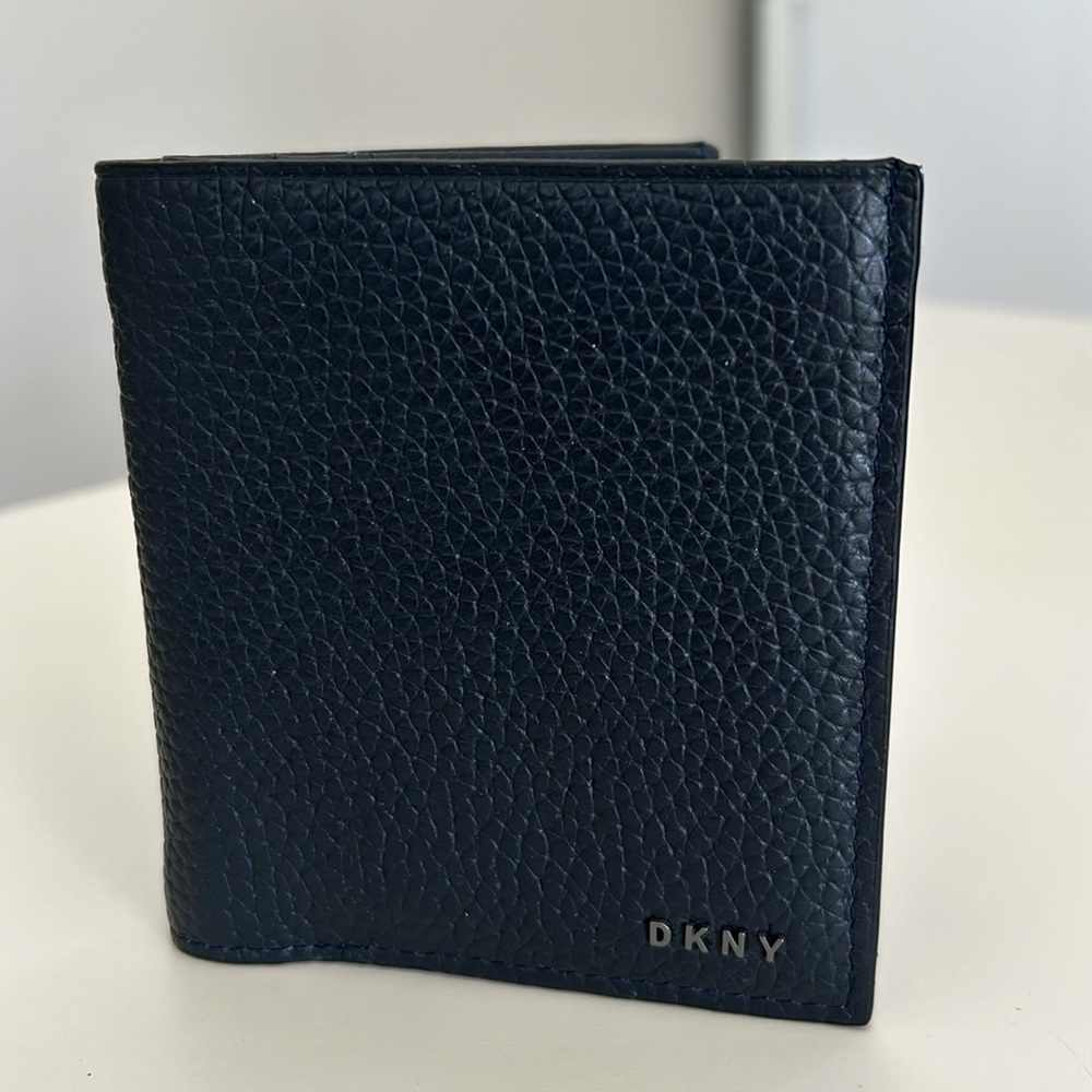 DKNY Men’s‎ Leather Wallet, NWOT.